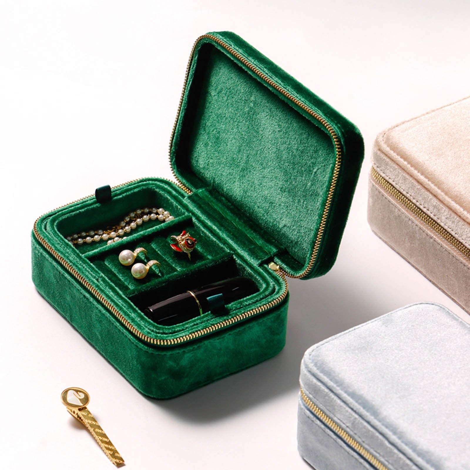 Kleine Samt-Schmuckkästchen