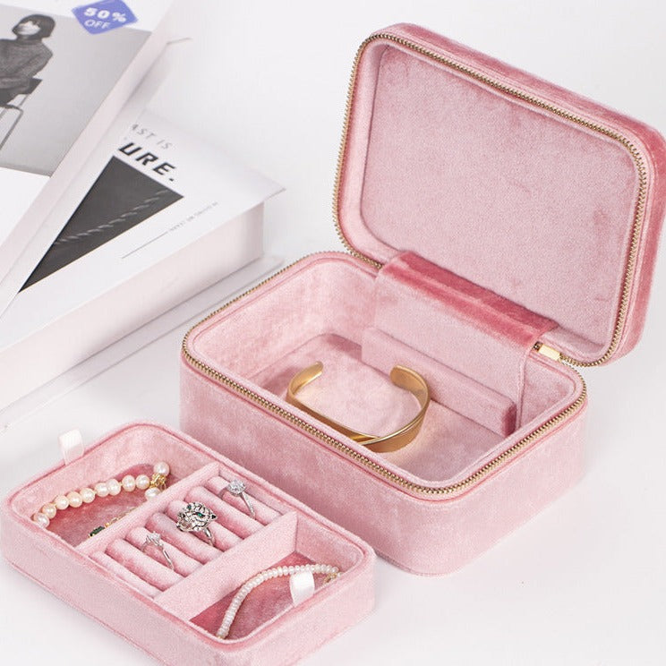 Kleine Samt-Schmuckkästchen