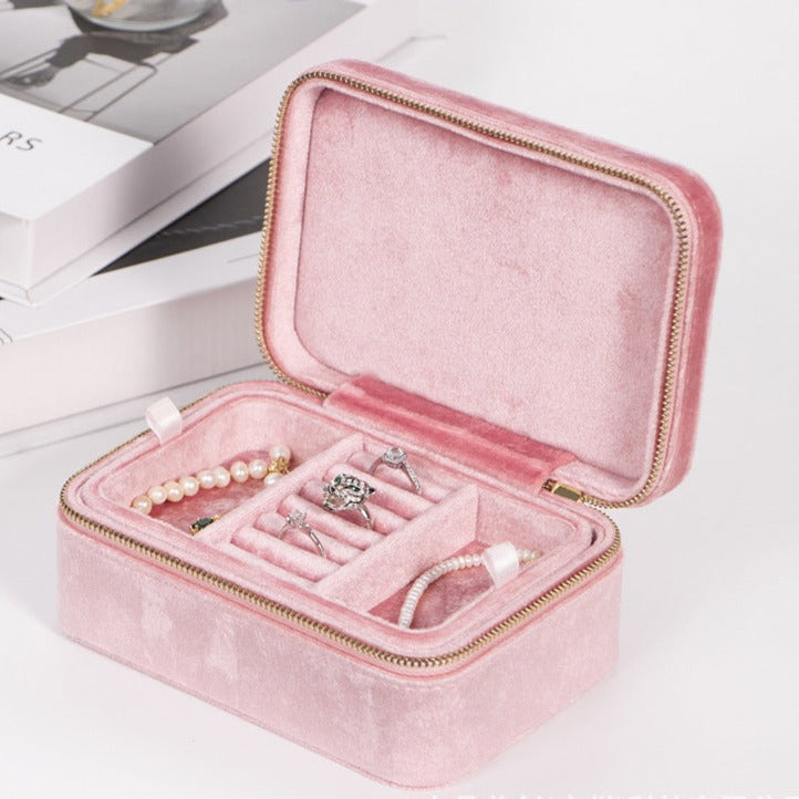 Kleine Samt-Schmuckkästchen