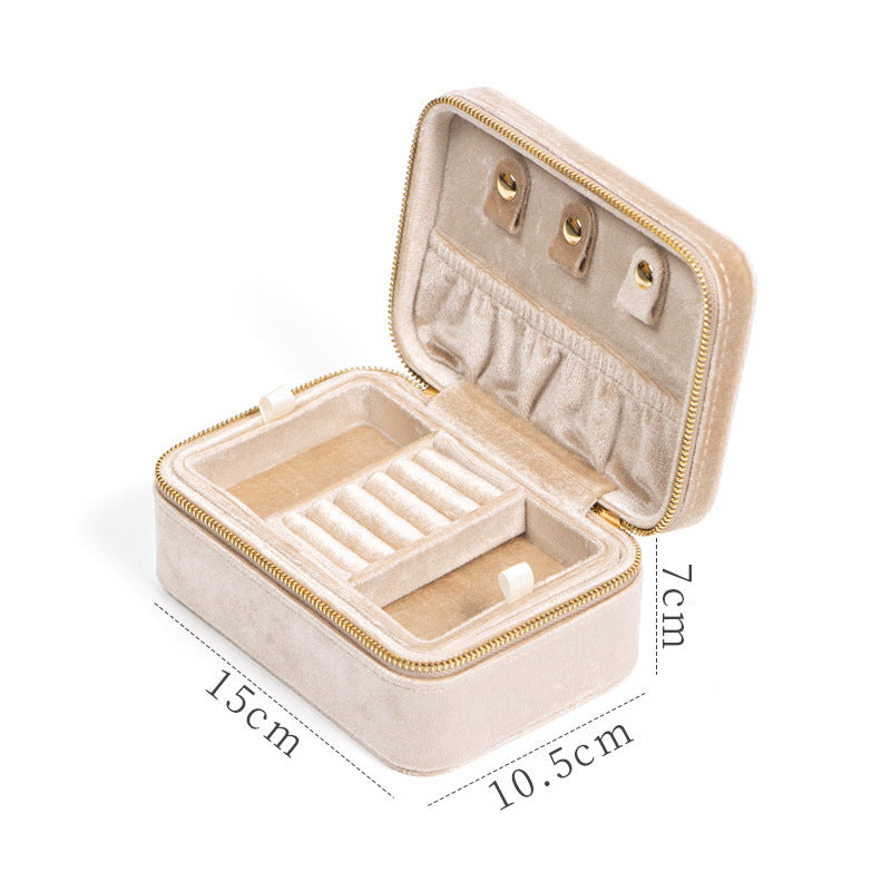 Kleine Samt-Schmuckkästchen