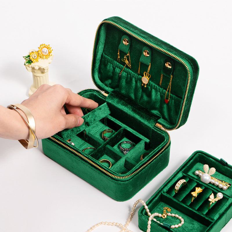 Kleine Samt-Schmuckkästchen