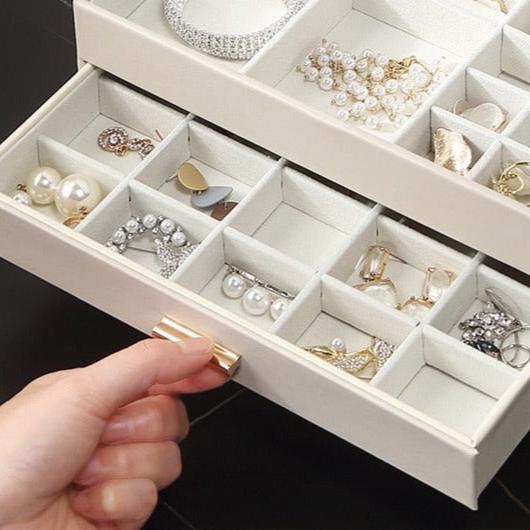 Weiße Schmuckschatulle