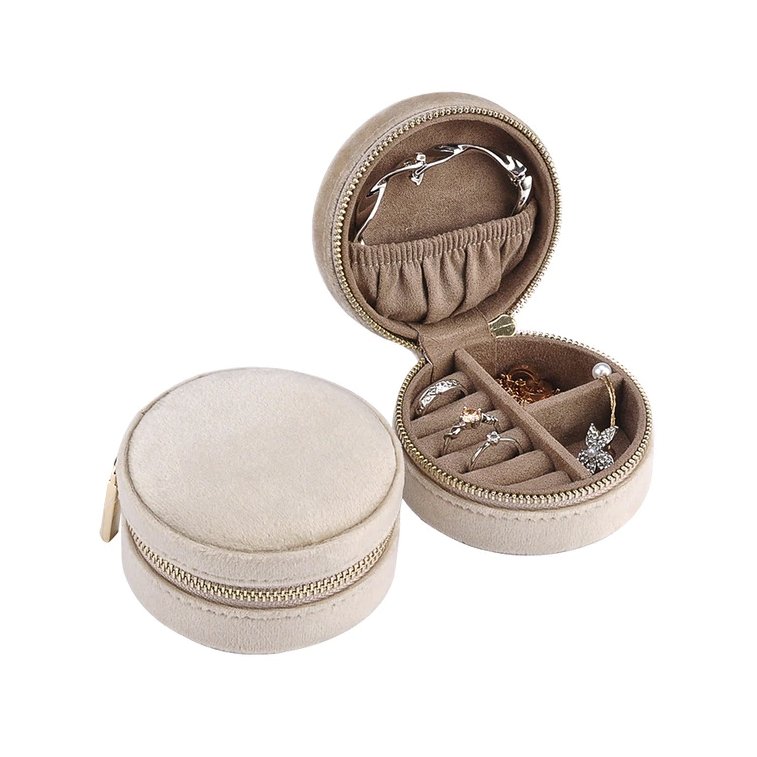 boite-a-bijoux-de-voyage-ronde-en-velours-beige