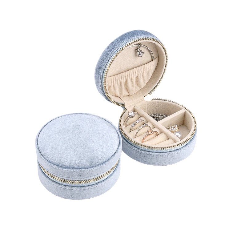 boite-a-bijoux-de-voyage-ronde-en-velours-bleu-ciel