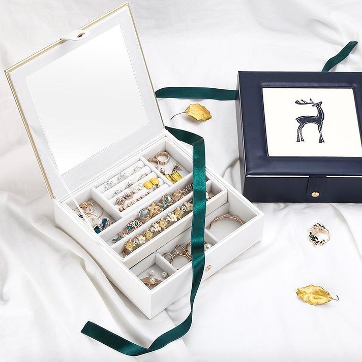 boite-a-bijoux-originale-femme-ouverte